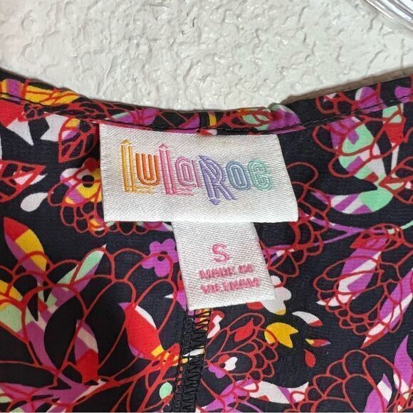 LuLaRoe Black Red Floral Tasseled Open Front Quarter Sleeves Kimono Womens Small - Picture 2 of 6